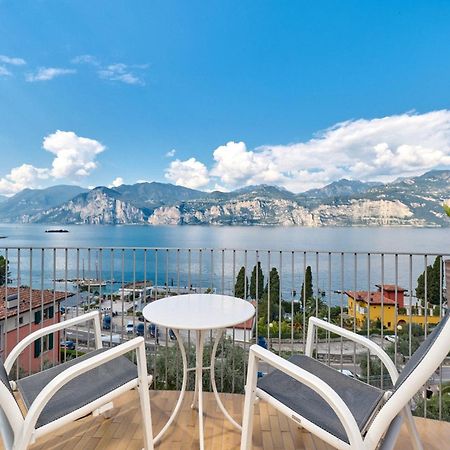 Hotel Capri Мальчезине Экстерьер фото