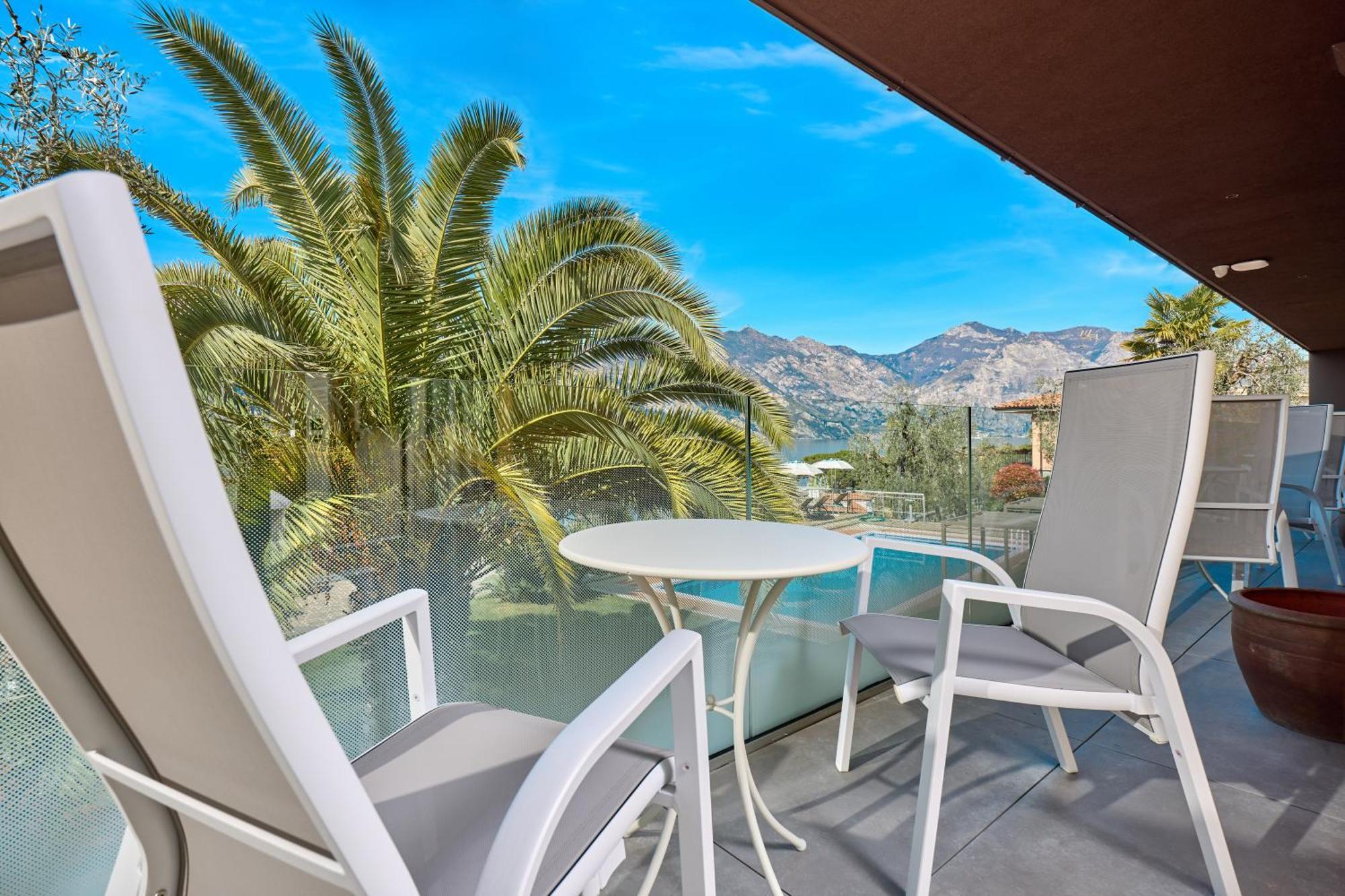 Hotel Capri Мальчезине Экстерьер фото