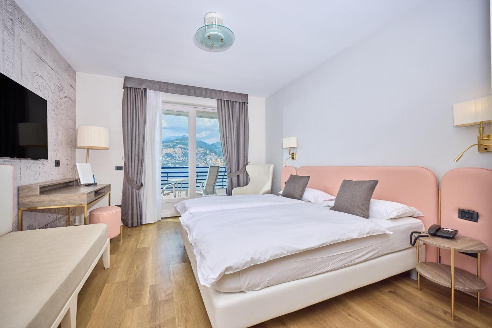 Hotel Capri Мальчезине Экстерьер фото