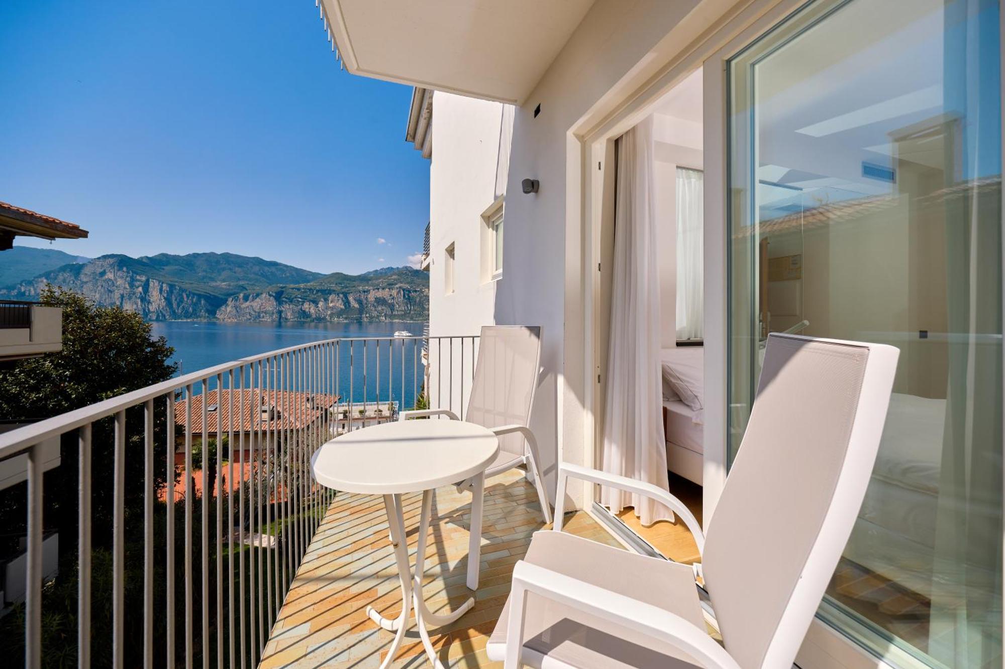 Hotel Capri Мальчезине Экстерьер фото